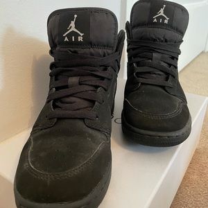 SIZE EUR 38 NIKE MID-TOP SUEDE BLACK JORDANS